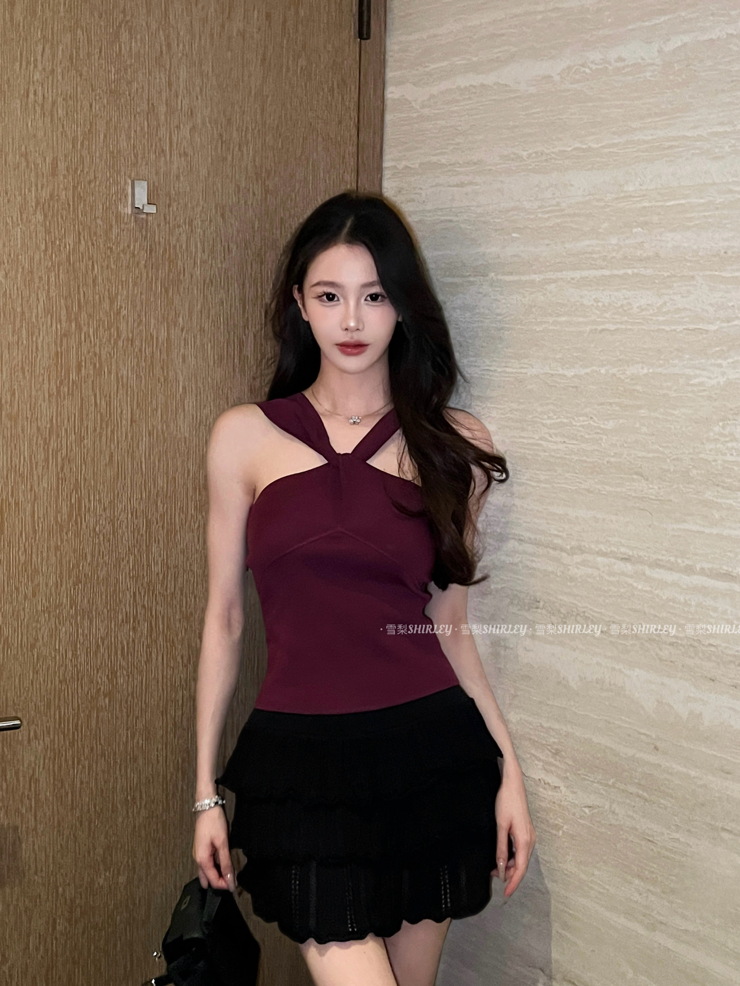 OXNA【暗夜蔷薇】2025春款韩系显瘦交叉挂脖针织背心上衣8104