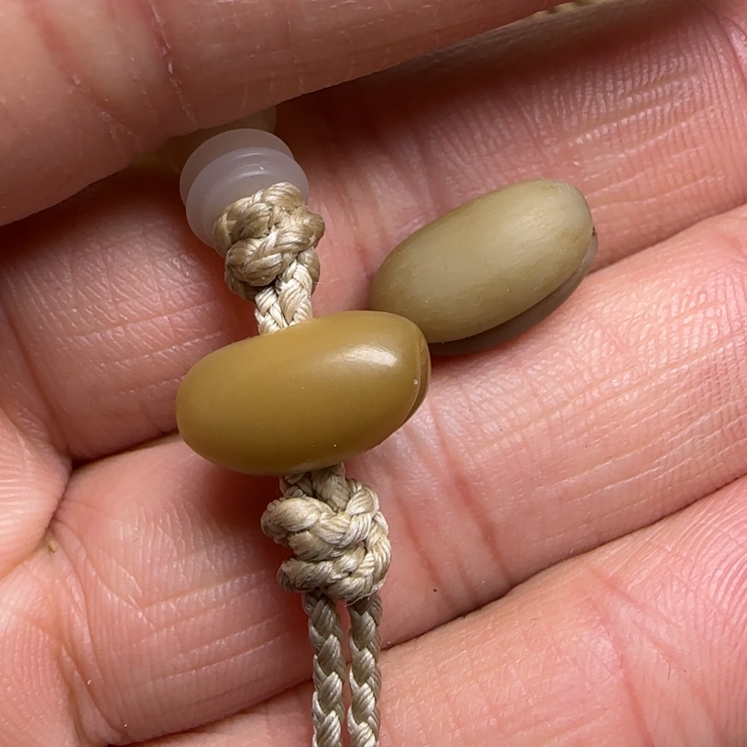 吊坠柏香籽/百香籽配饰背云