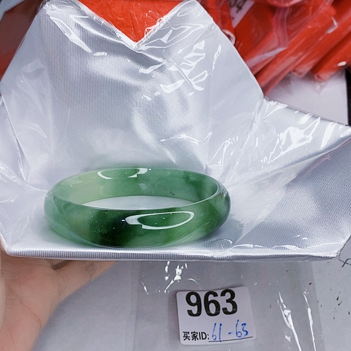 翡翠未镶嵌手镯一图一物实物为准（微瑕处理）
