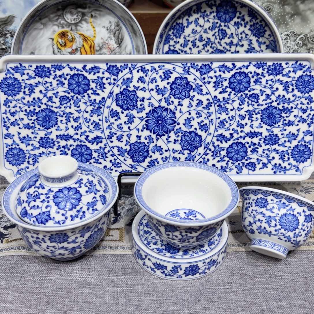 景德镇陶瓷学院等单位联合举办了多