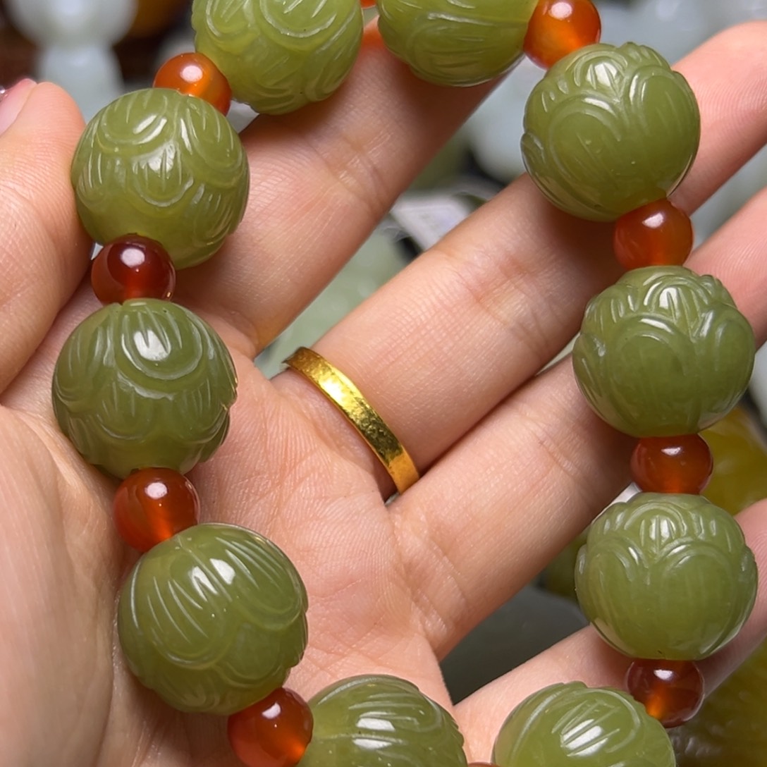 和田玉未镶嵌颈饰妙**慧