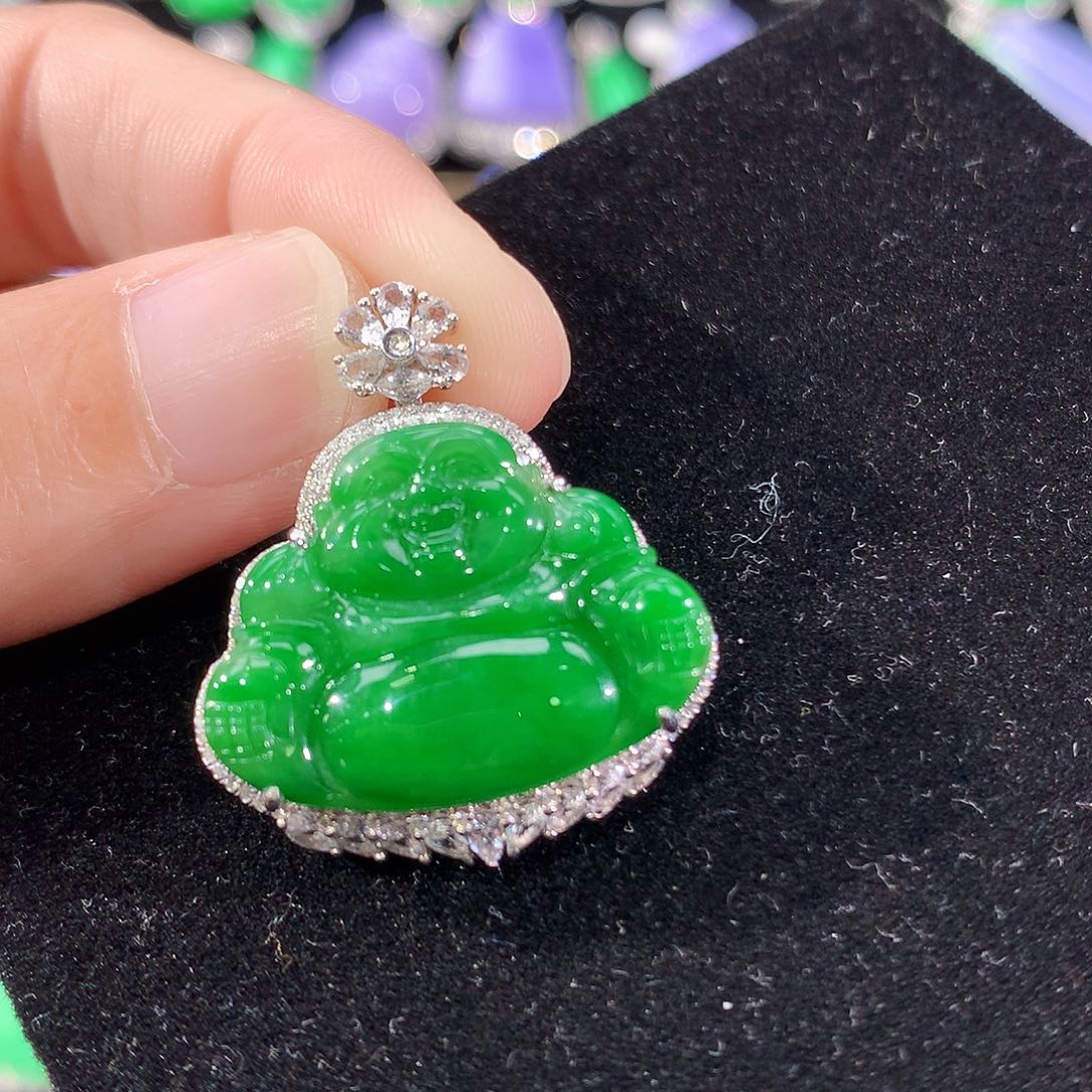 翡翠18K金镶嵌颈饰