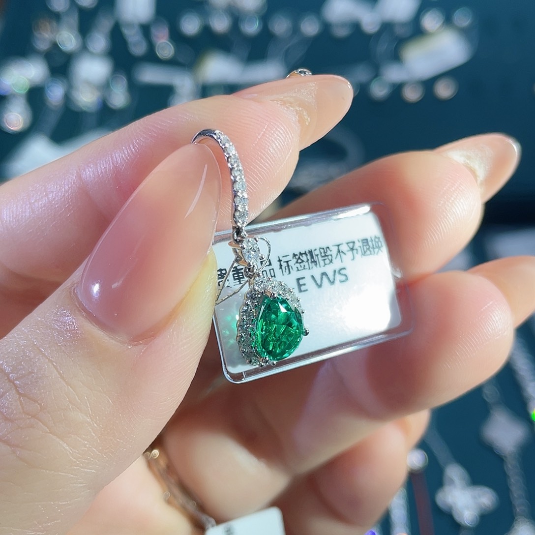 实验室培育钻石铂Pt950镶嵌绿宝水滴钻石围镶耳坠