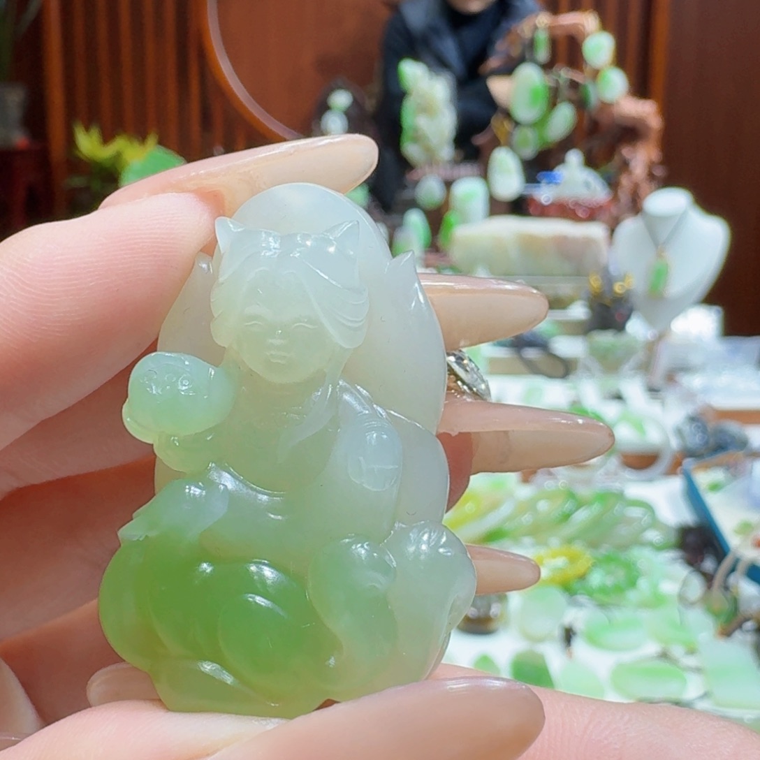 和田玉翠青冰底灵狐未镶嵌