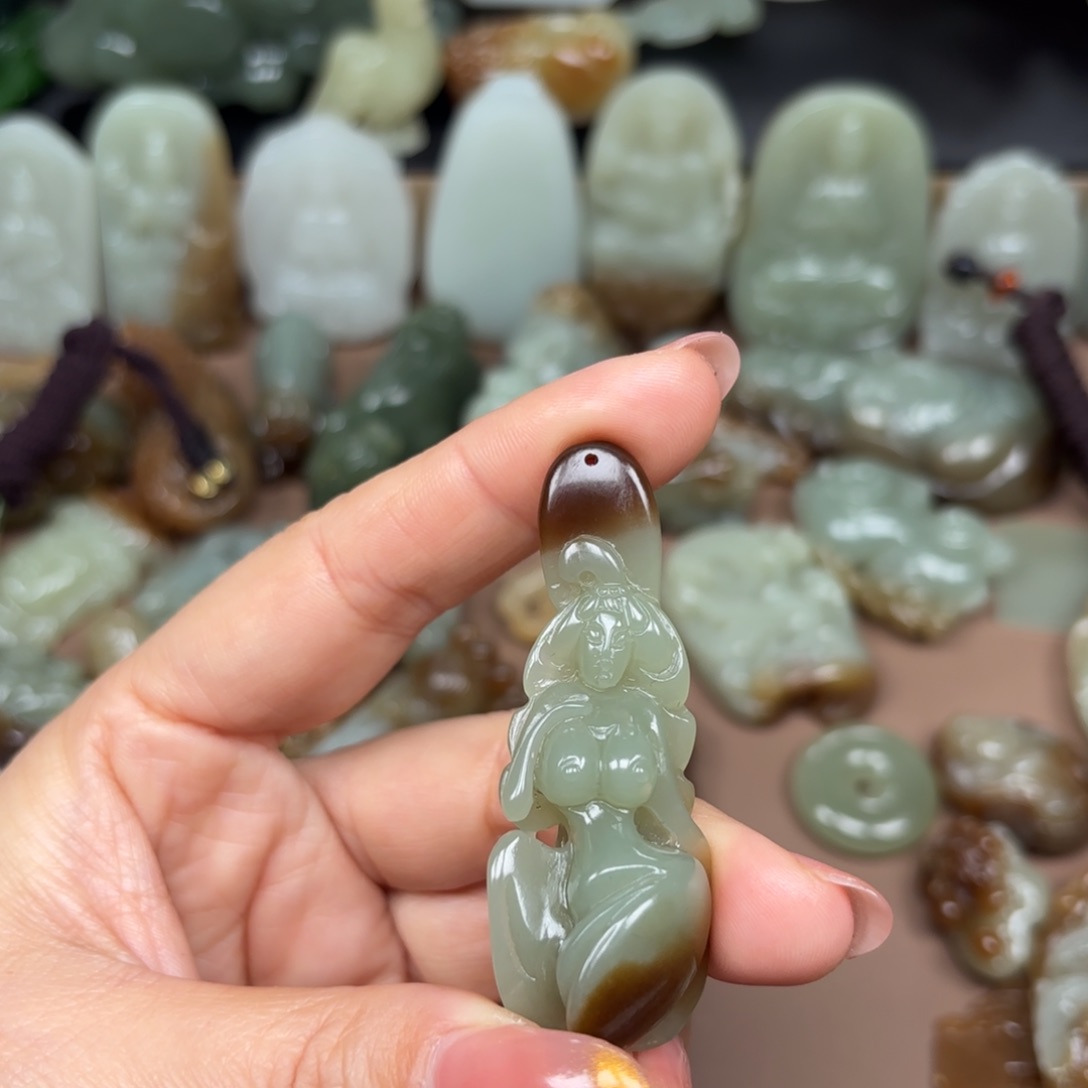 和田玉颈饰未镶嵌