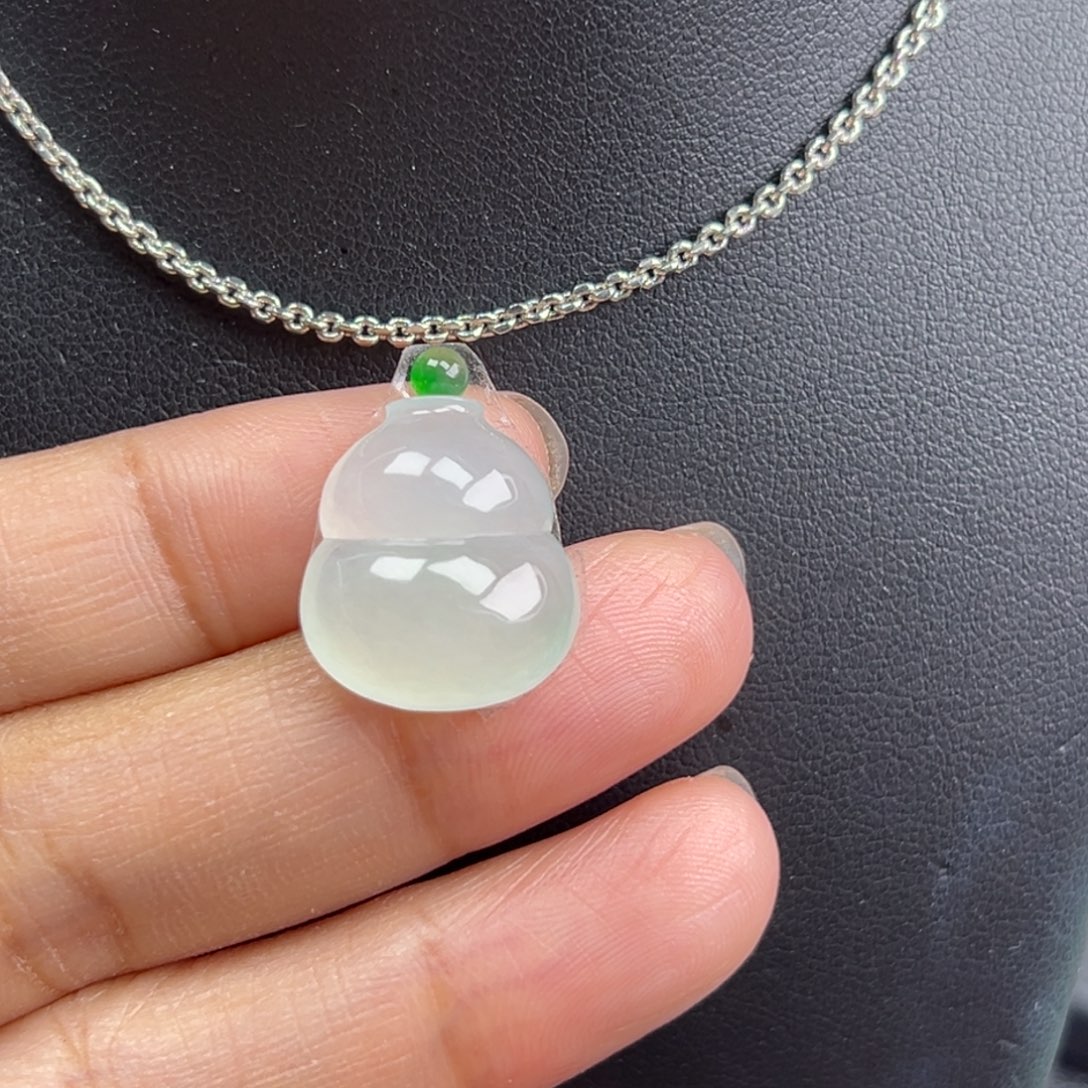 翡翠未镶嵌颈饰葫芦17.3