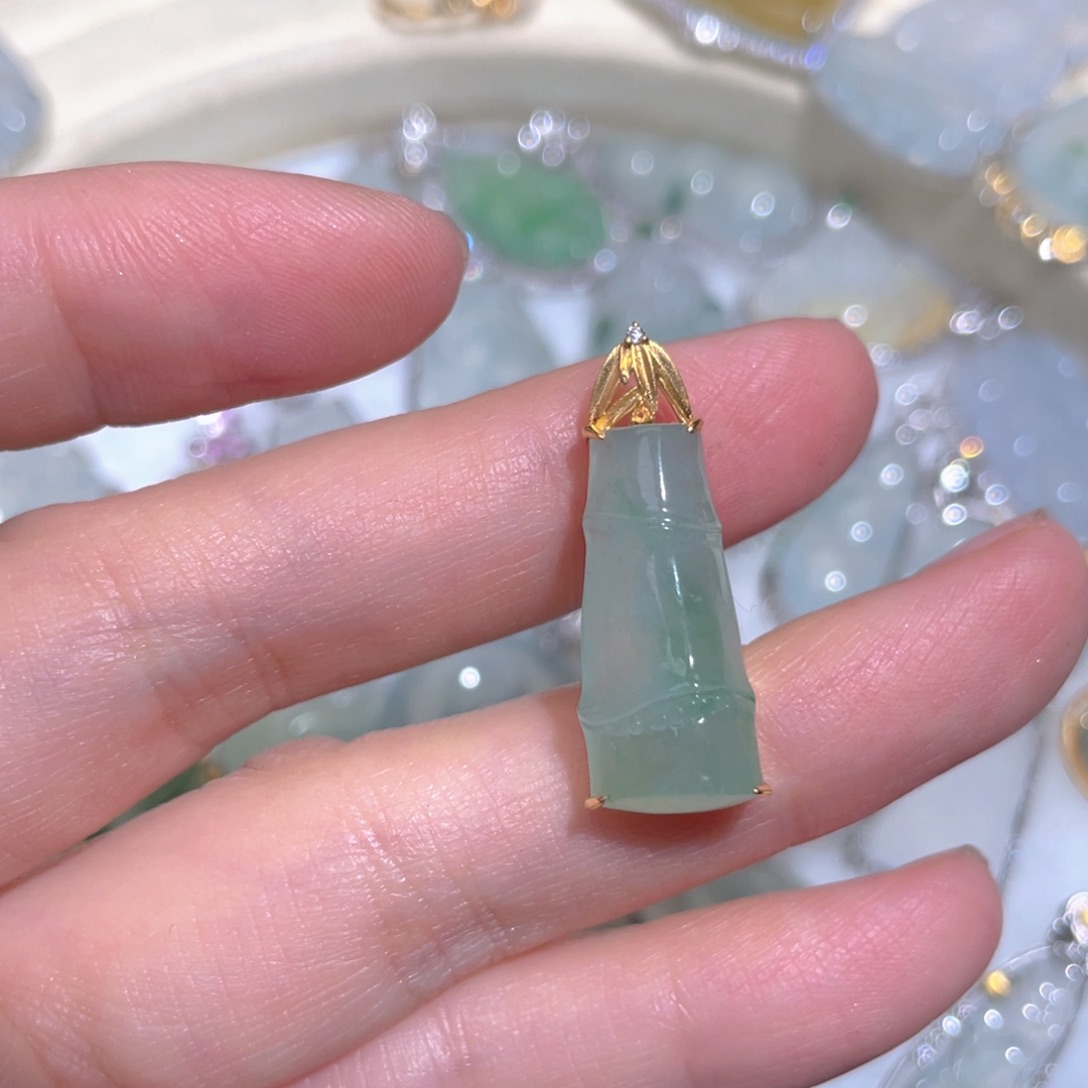 翡翠颈饰18K金镶嵌翡翠