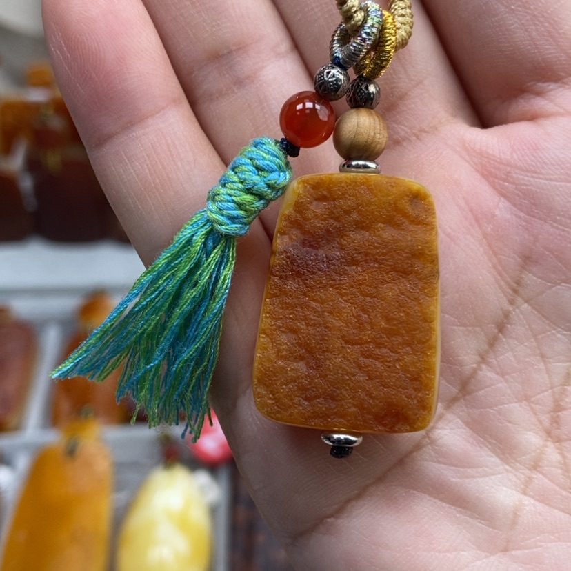 【闪购商品】琥珀颈饰未镶嵌