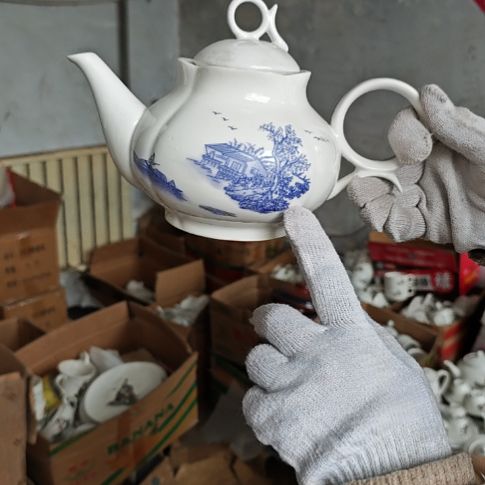 库存微瑕多孔茶壶容量500毫升