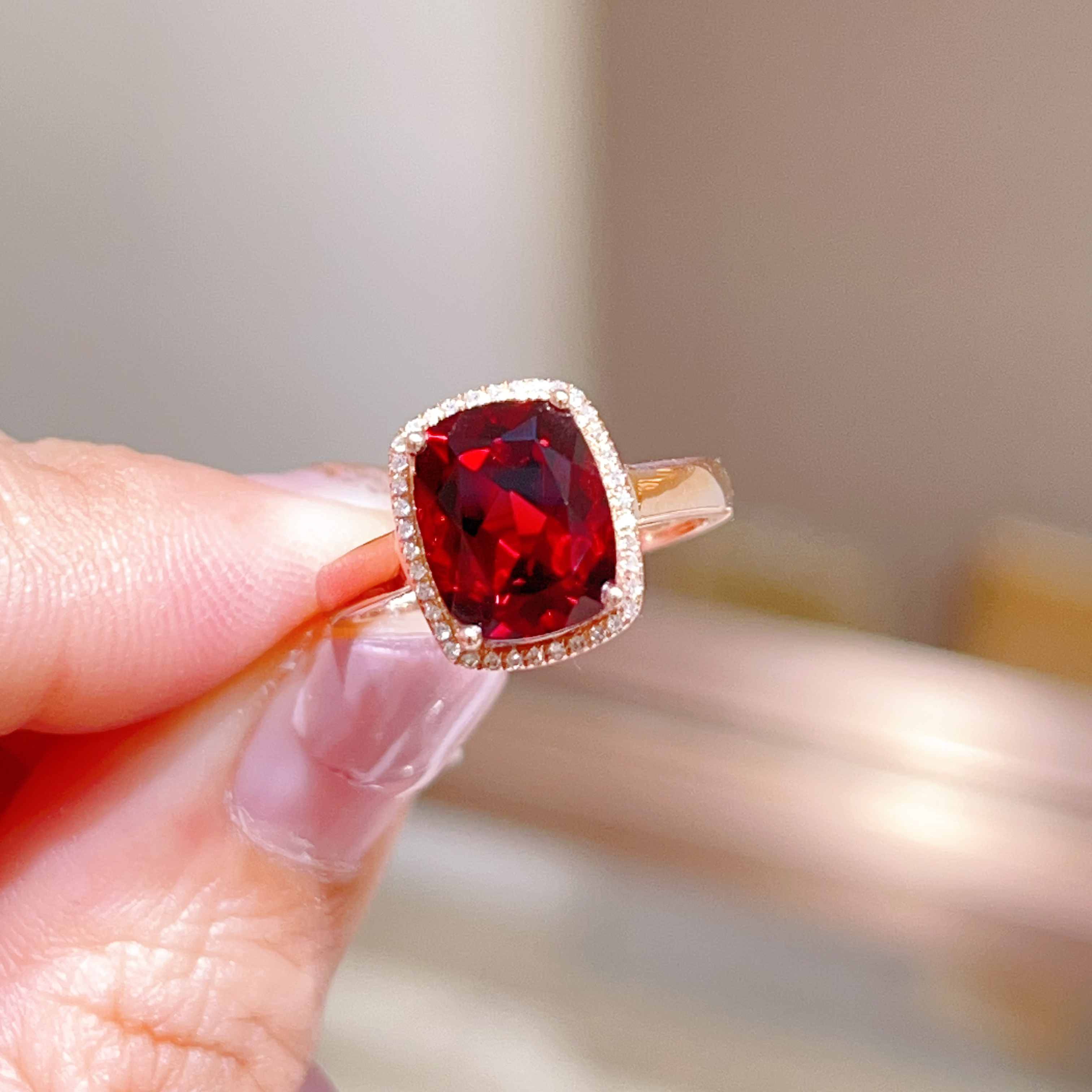 3.98ct 18k玫瑰金镶嵌石榴石戒指
