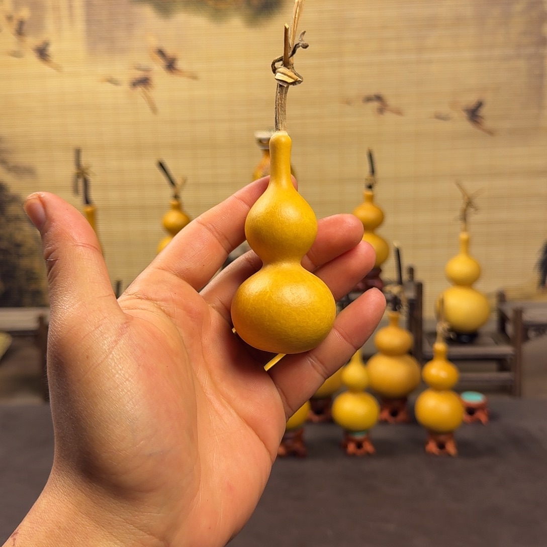 厉****天然小葫芦手把件