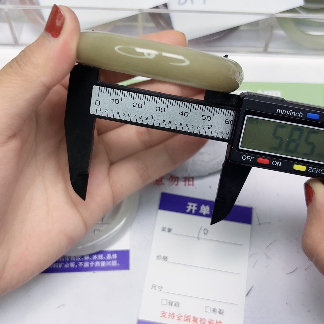 石英质玉未镶嵌手镯10/5859