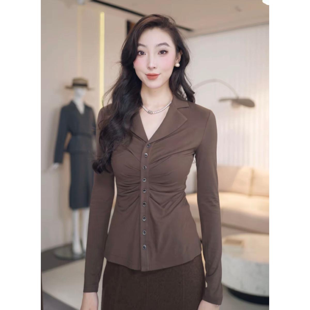 【商场同款】2025秋冬新款简约百搭V领收腰捏褶设计感衬衫女130097