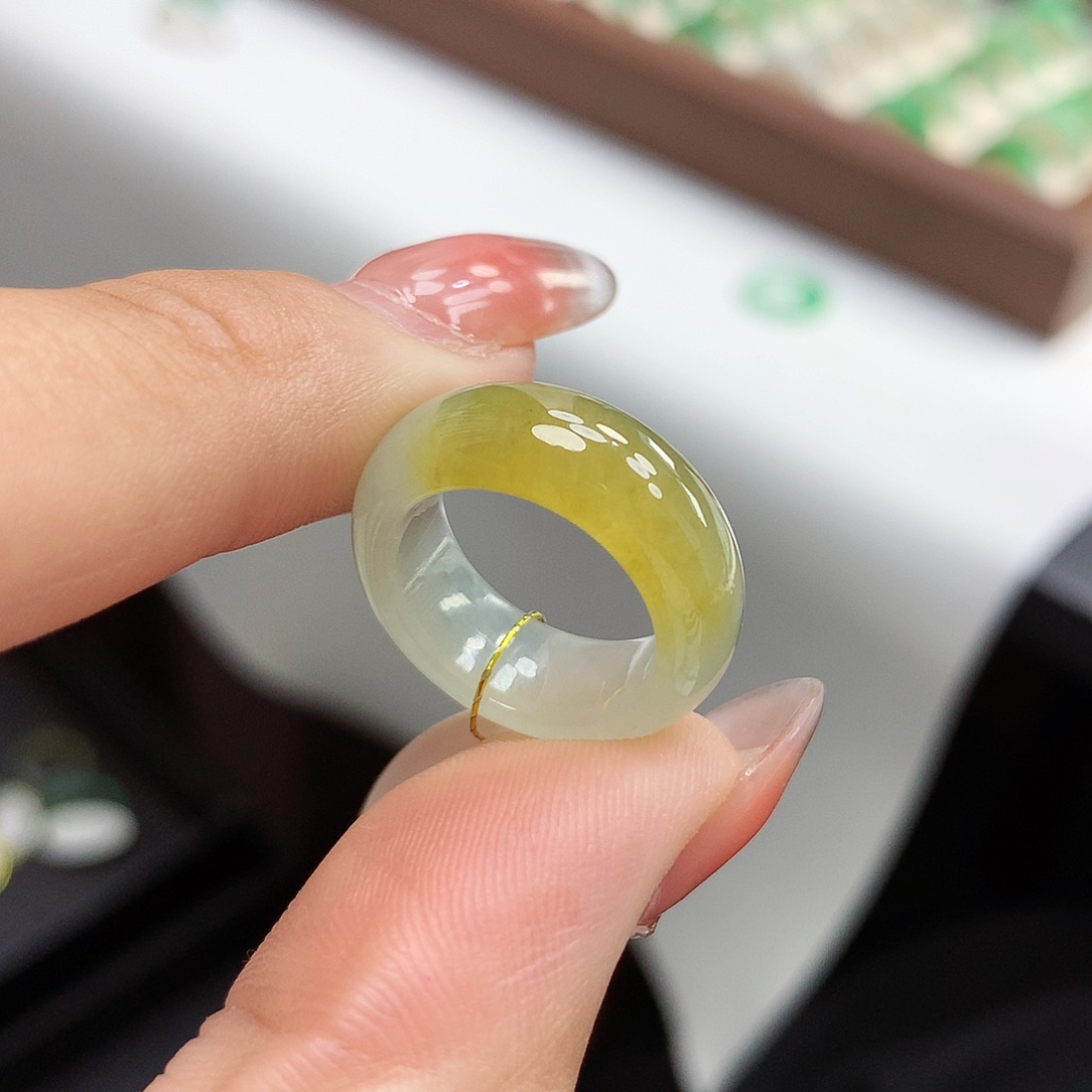 翡翠戒指未镶嵌S****。6号