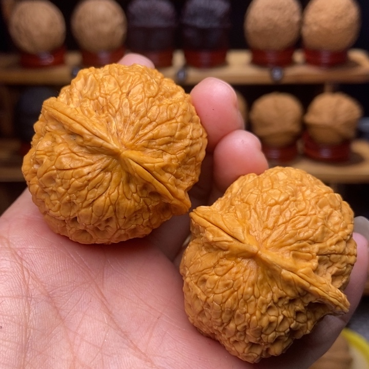 文玩核桃吊坠阿*无彩金丝绣球2