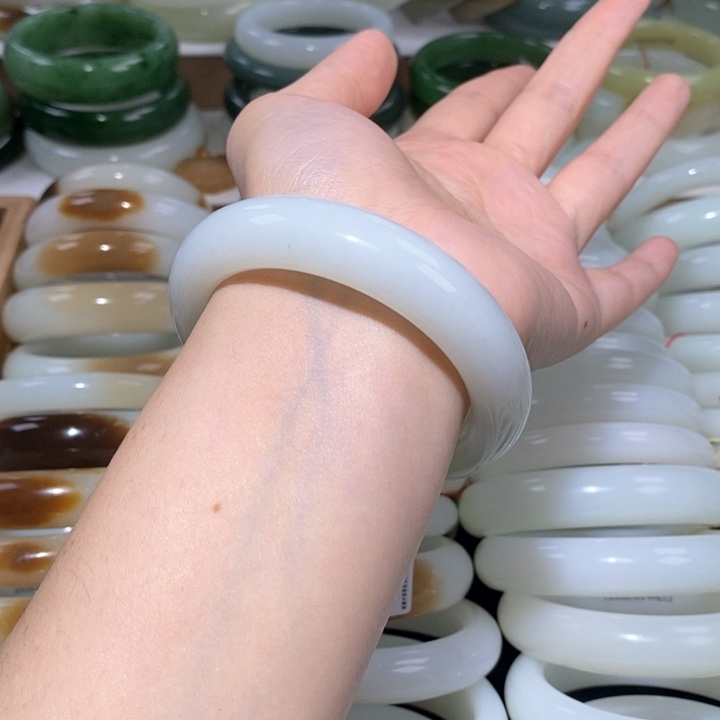 和田玉手镯未镶嵌羊脂白镯58