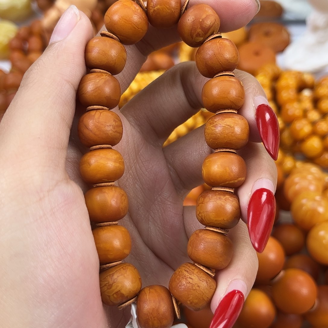 琥珀颈饰未镶嵌蜜蜡