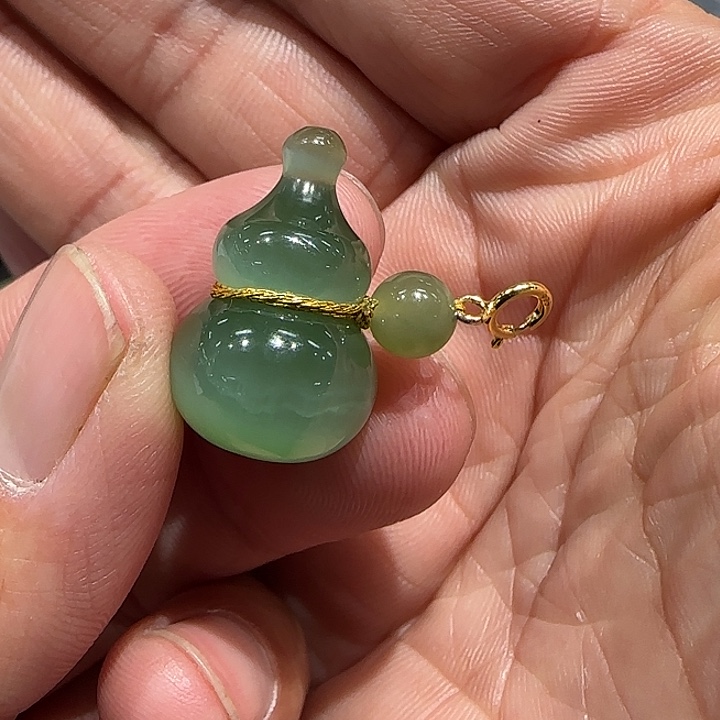 和田玉（碧玉）未镶嵌颈饰一线天猫