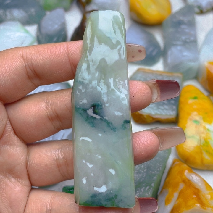 翡翠挂件未镶嵌翡翠