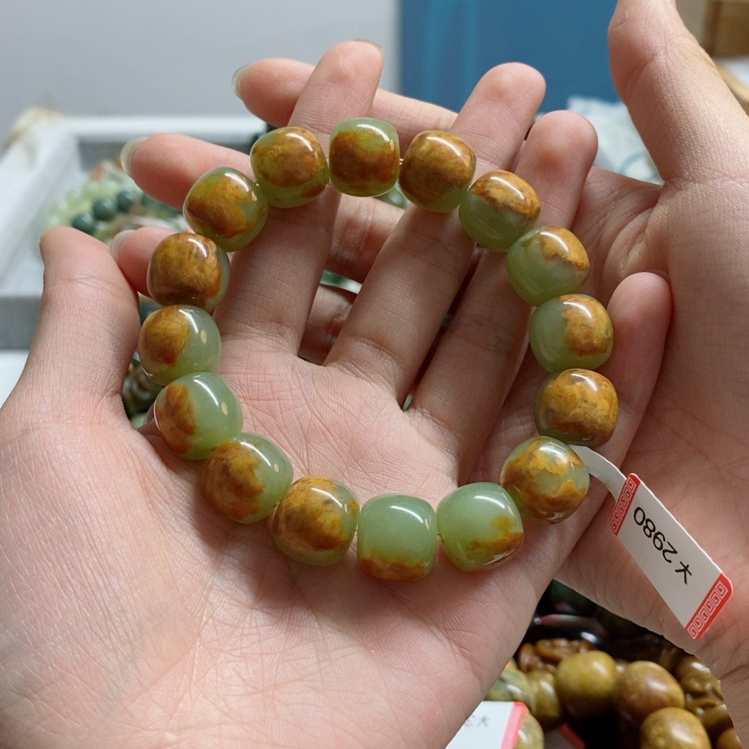 透闪石质玉手串未镶嵌得**在