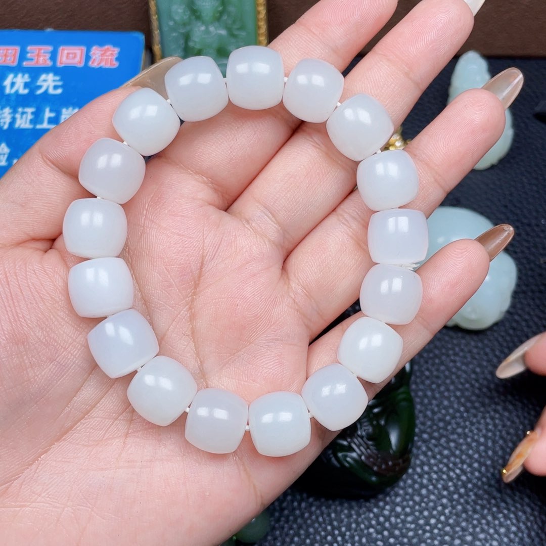 颈饰未镶嵌和田玉