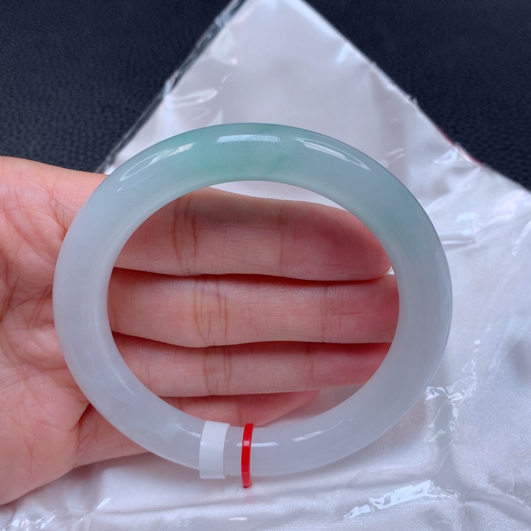 翡翠手镯未镶嵌天然
