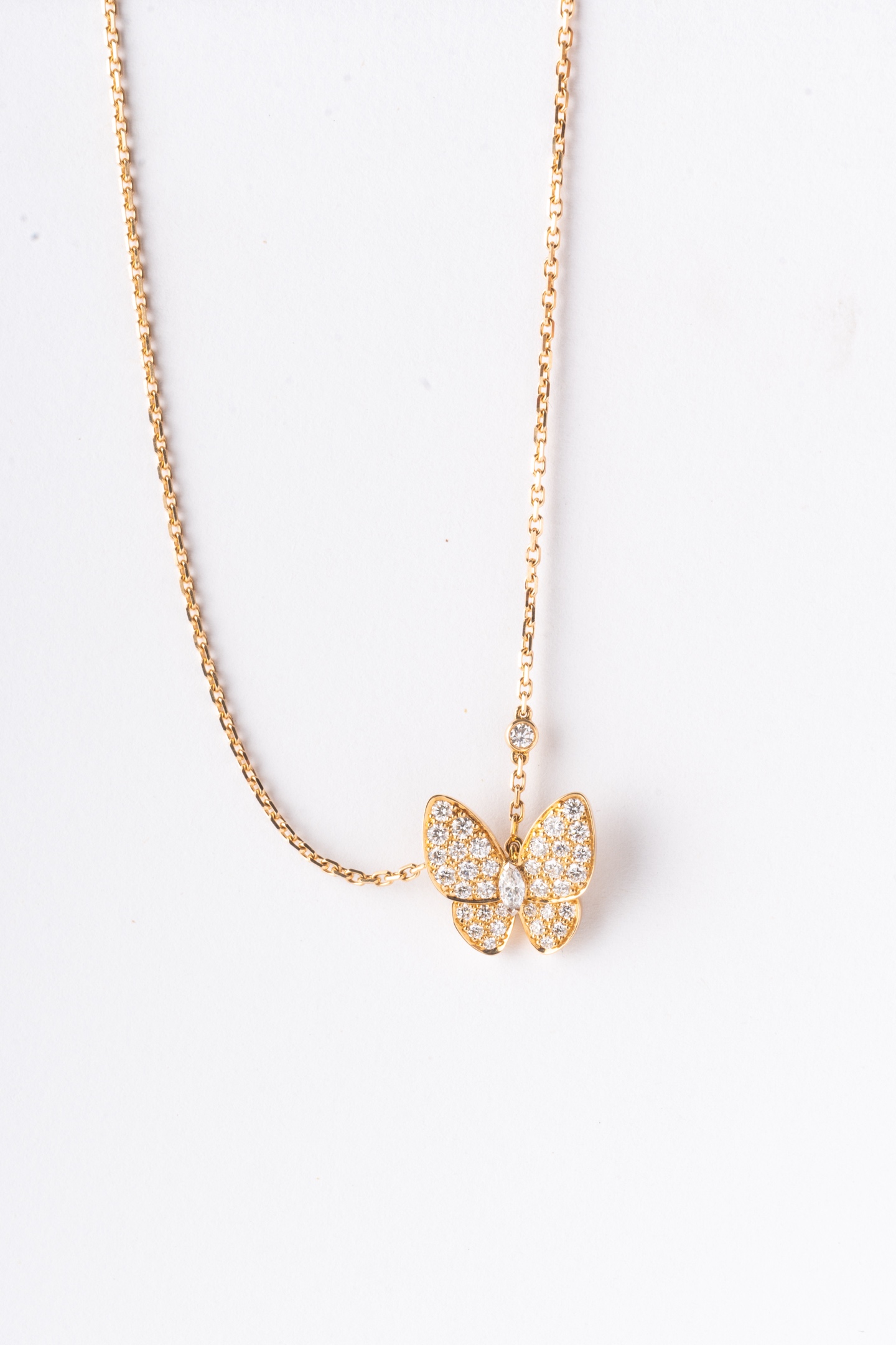 99新 梵克雅宝 Two Butterfly 黄金镶满钻蝴蝶项链36颗, 0.88 cts
