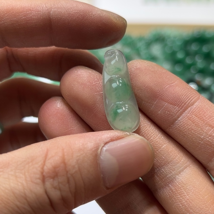 石英质玉颈饰合金