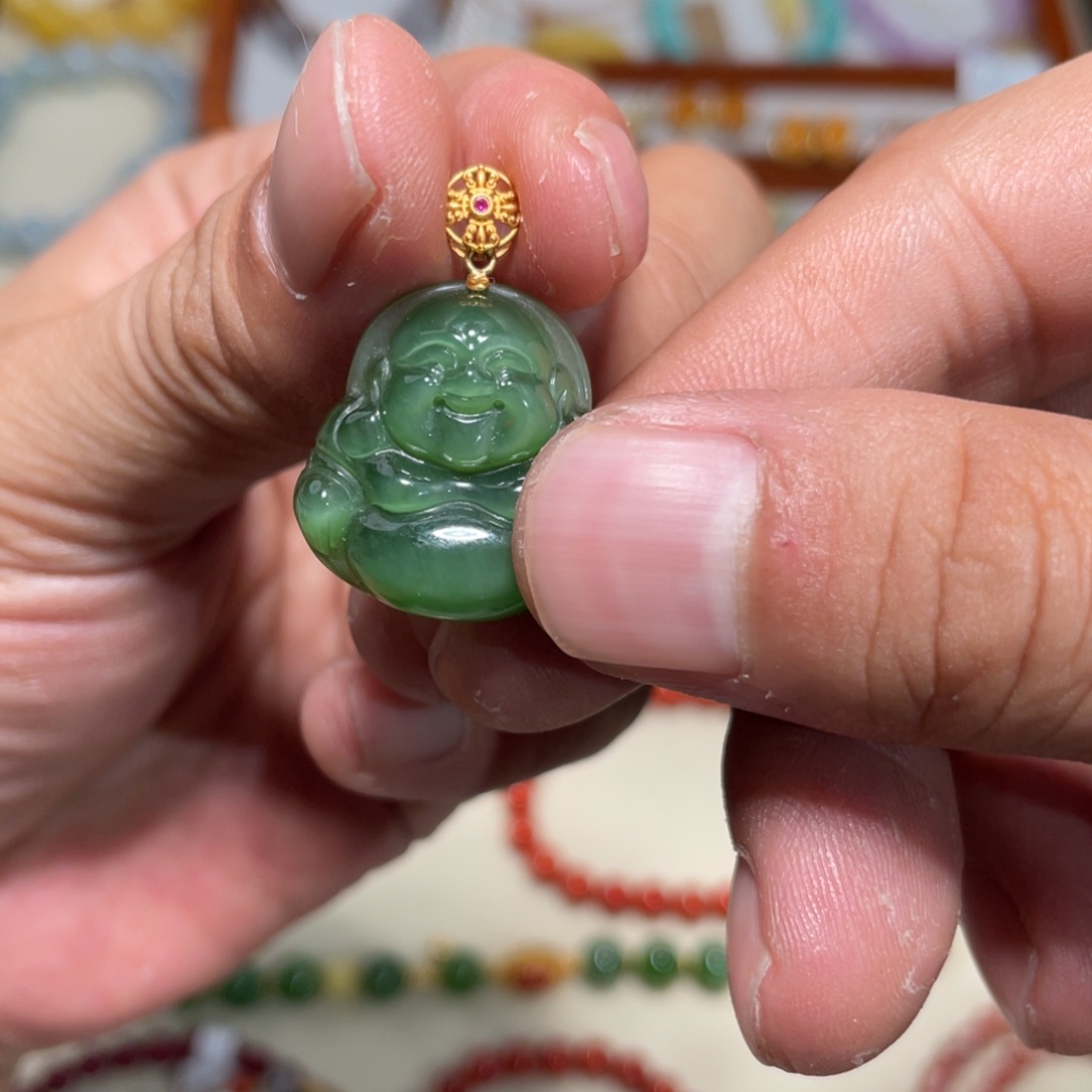 和田玉吊坠(不含链)18K金镶嵌佛公