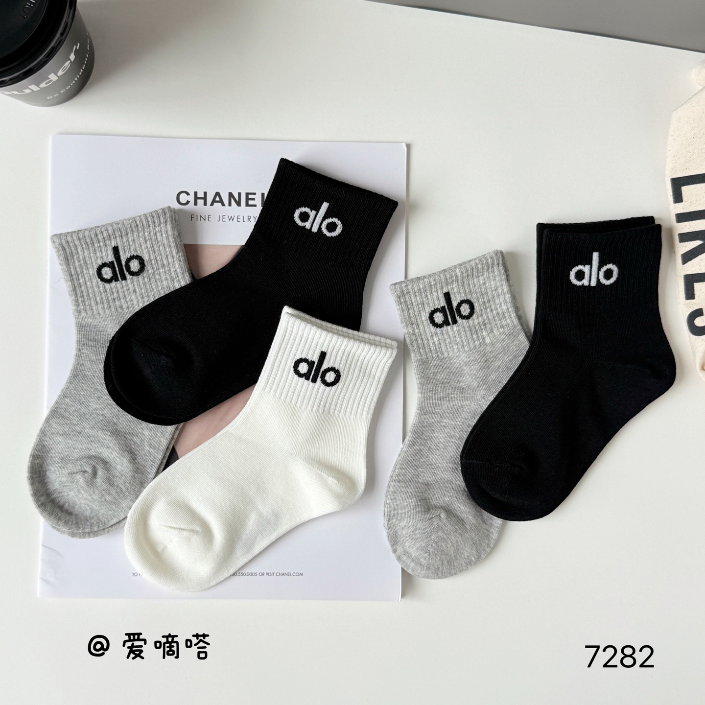 爱嘀嗒7282儿童袜子男女童秋冬字母运动黑白灰简约精梳棉中筒新款