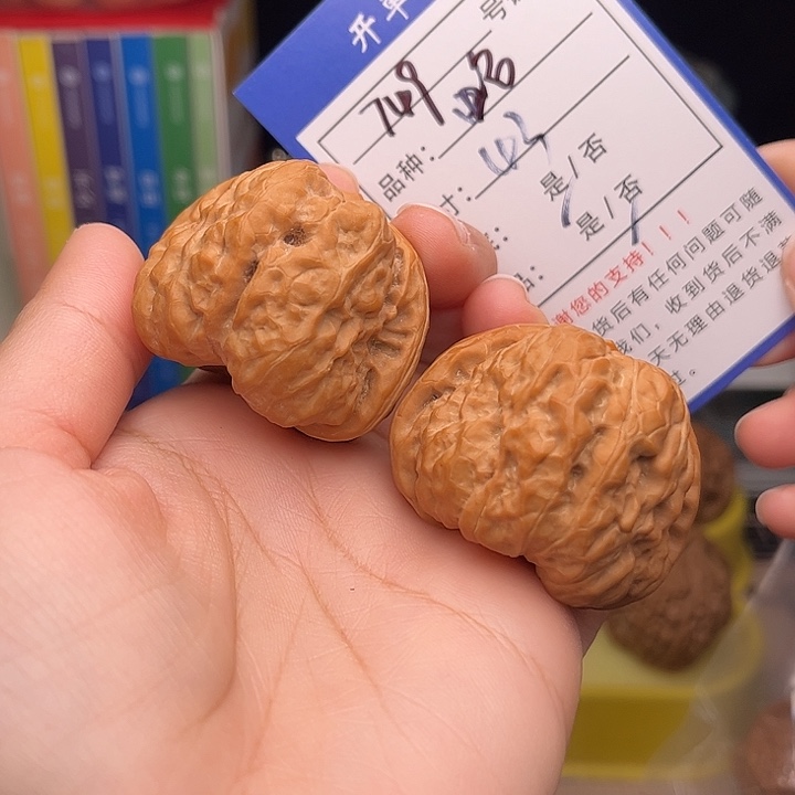 凯***猪文玩核桃手捻核桃