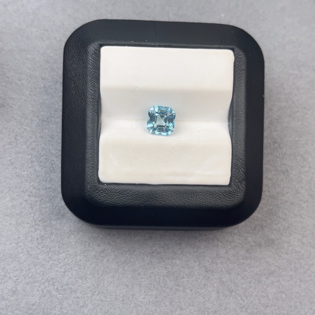 托帕石裸石未镶嵌天然全净无瑕伦敦蓝2.58CT