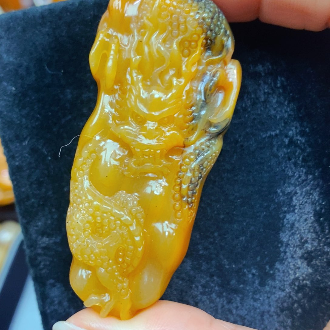 未镶嵌石英质玉（黄龙玉）手链