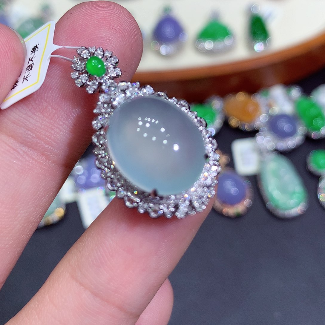 翡翠吊坠(不含链)18K金镶嵌