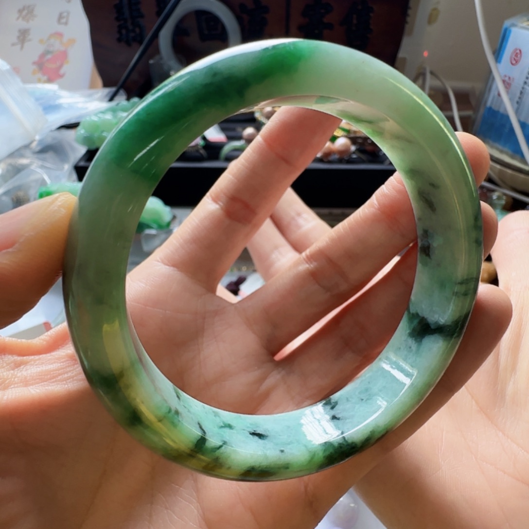 粉***控翡翠未镶嵌手镯翡翠500