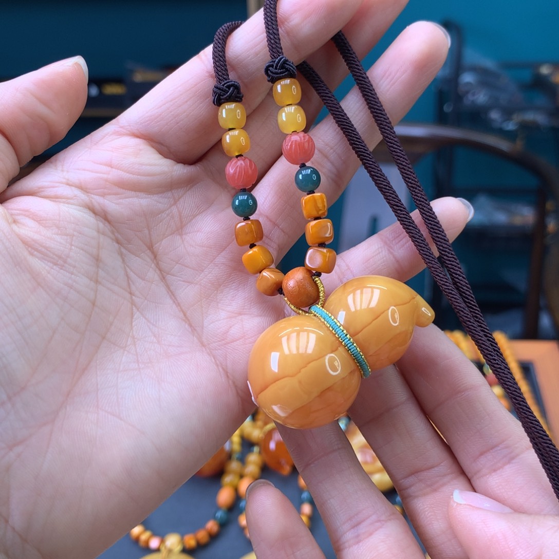 蜜蜡未镶嵌颈饰葫芦