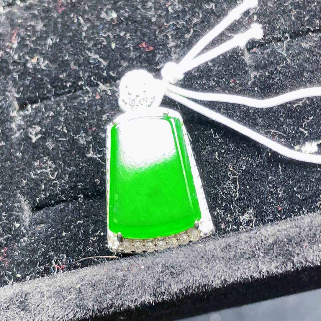 翡翠颈饰未镶嵌56，