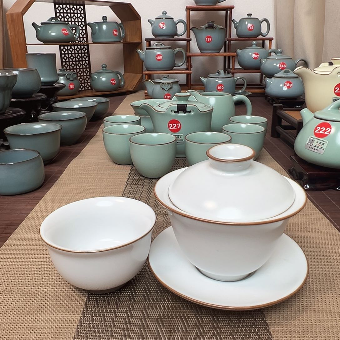 瓷片。。。。。。。。。。。。。