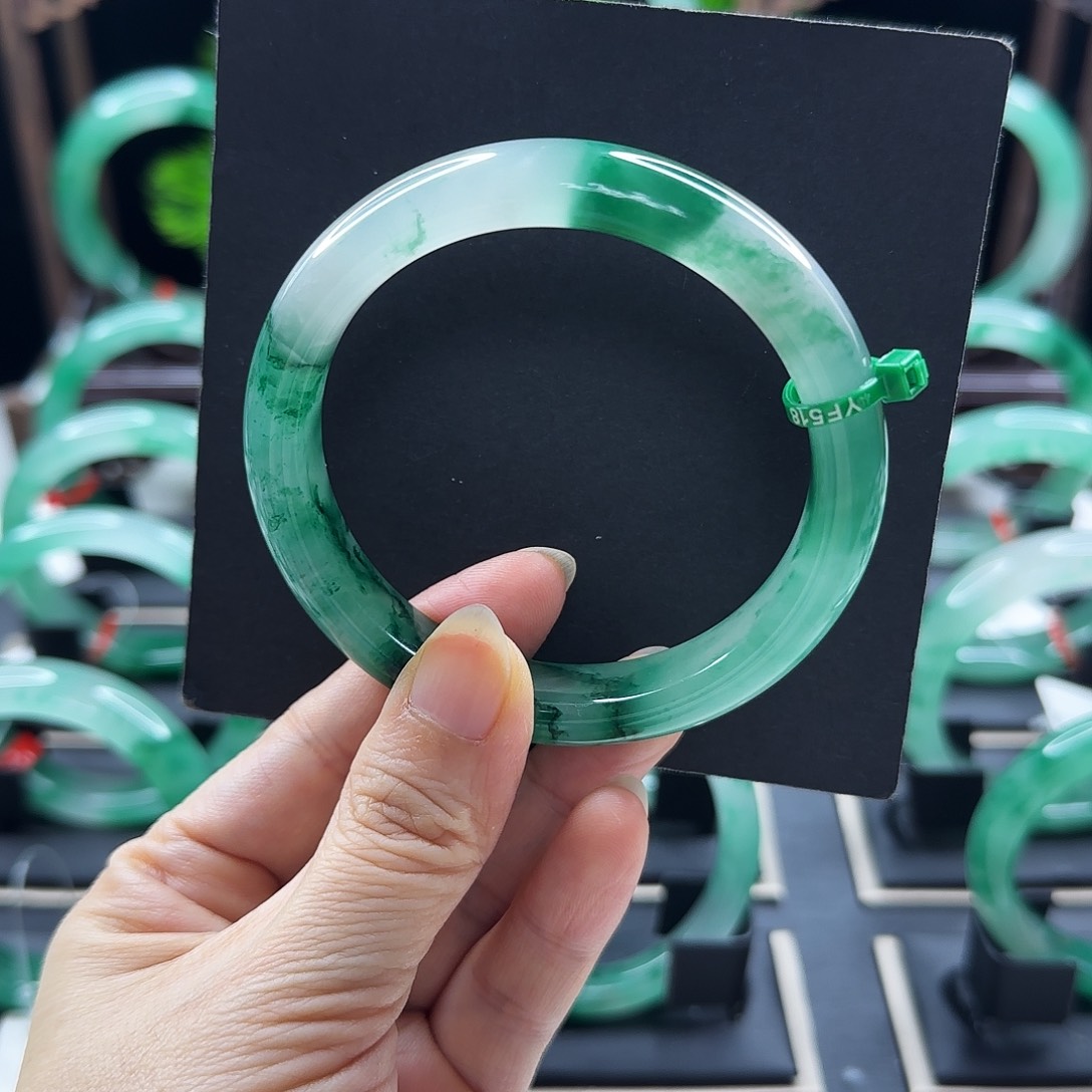 石英质玉手镯未镶嵌心**水