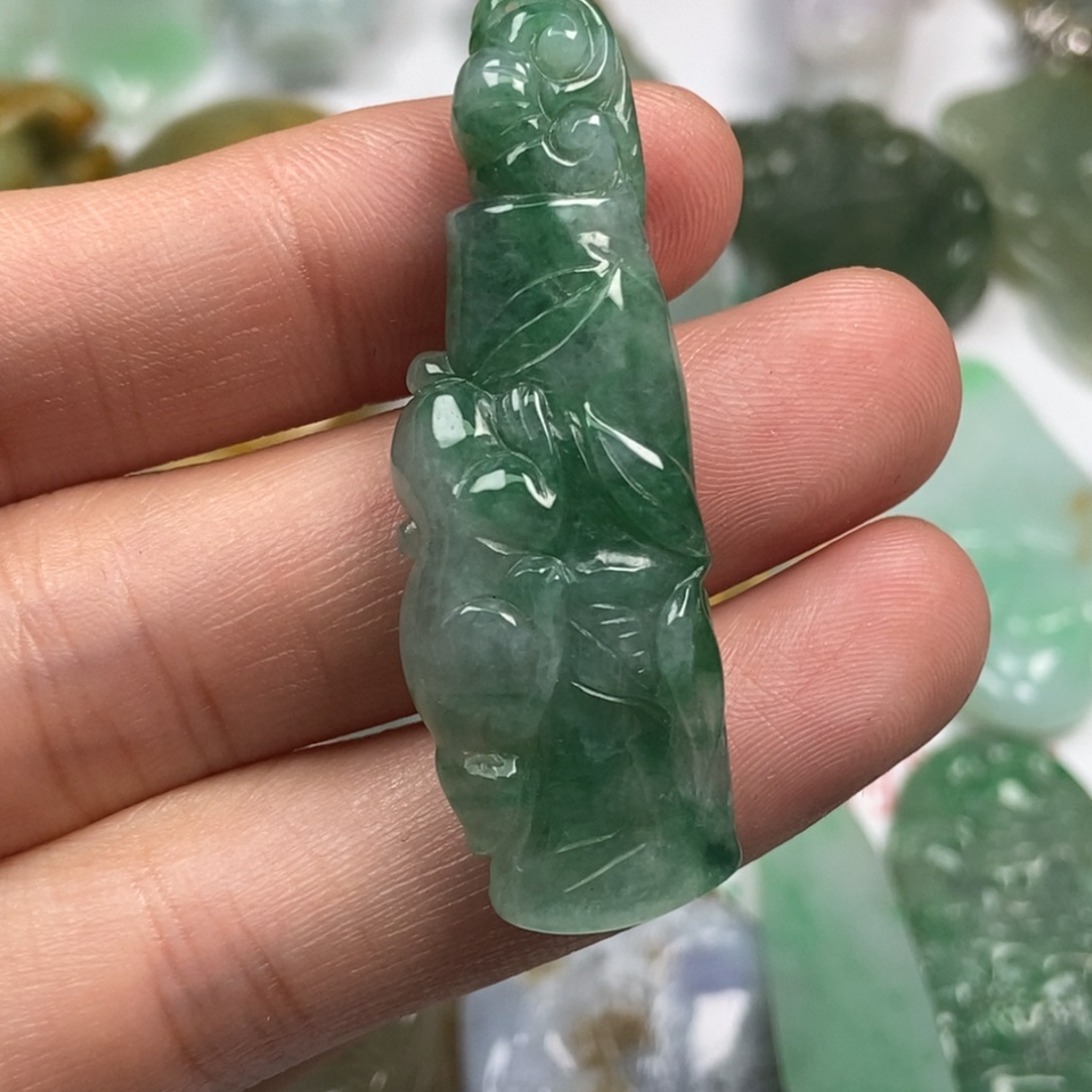 翡翠未镶嵌颈饰翡翠