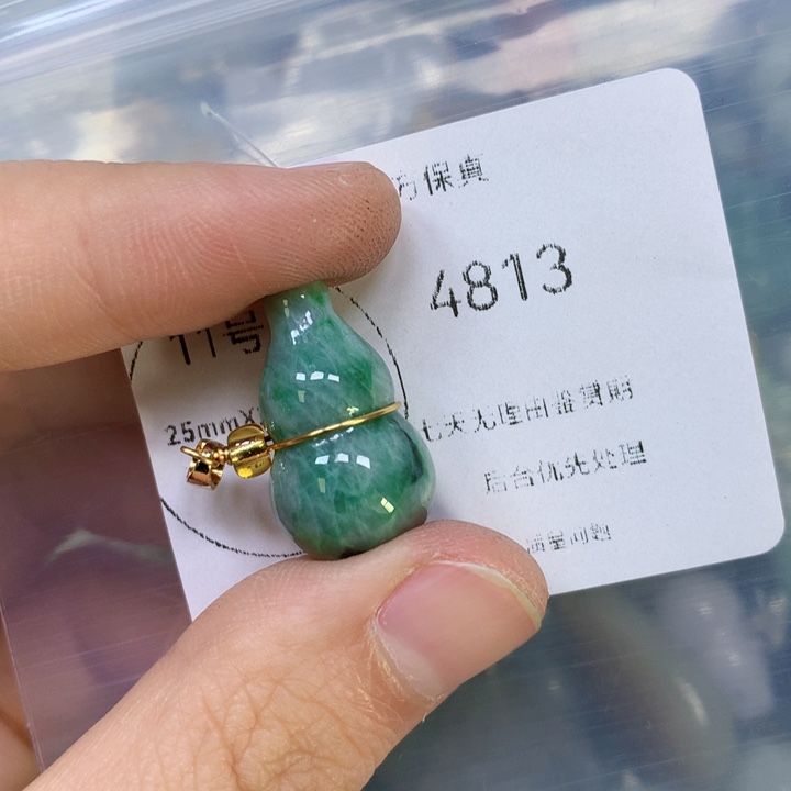 翡翠挂件未镶嵌翡翠