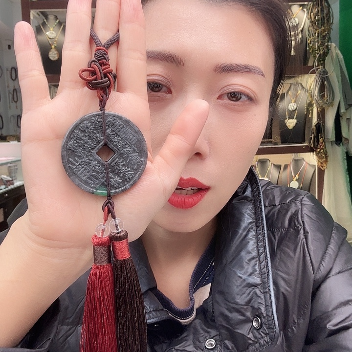 翡翠未镶嵌颈饰大山鬼