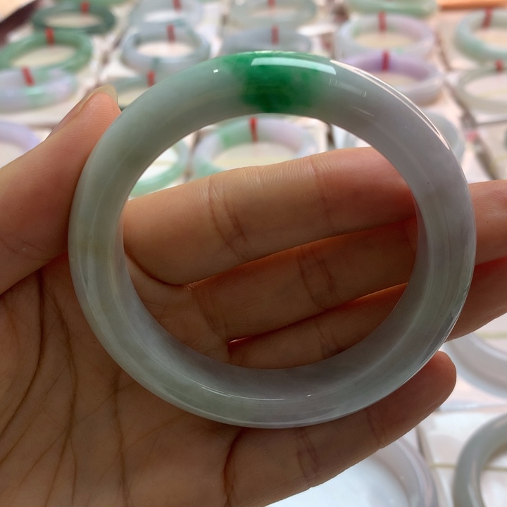 翡翠未镶嵌手镯辣绿55.6