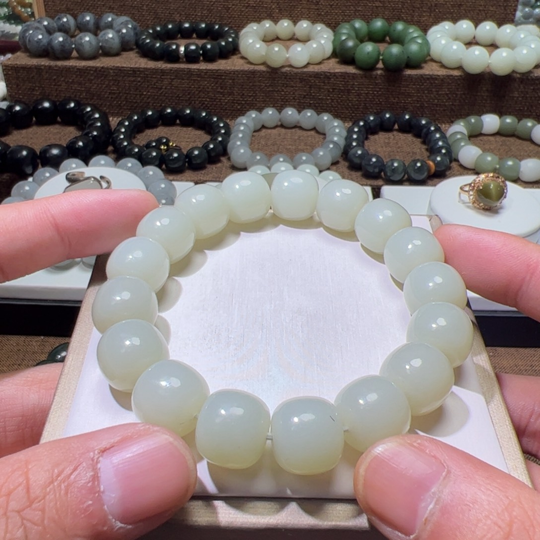 和田玉未镶嵌手串