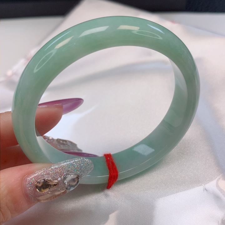 翡翠手镯未镶嵌52圈