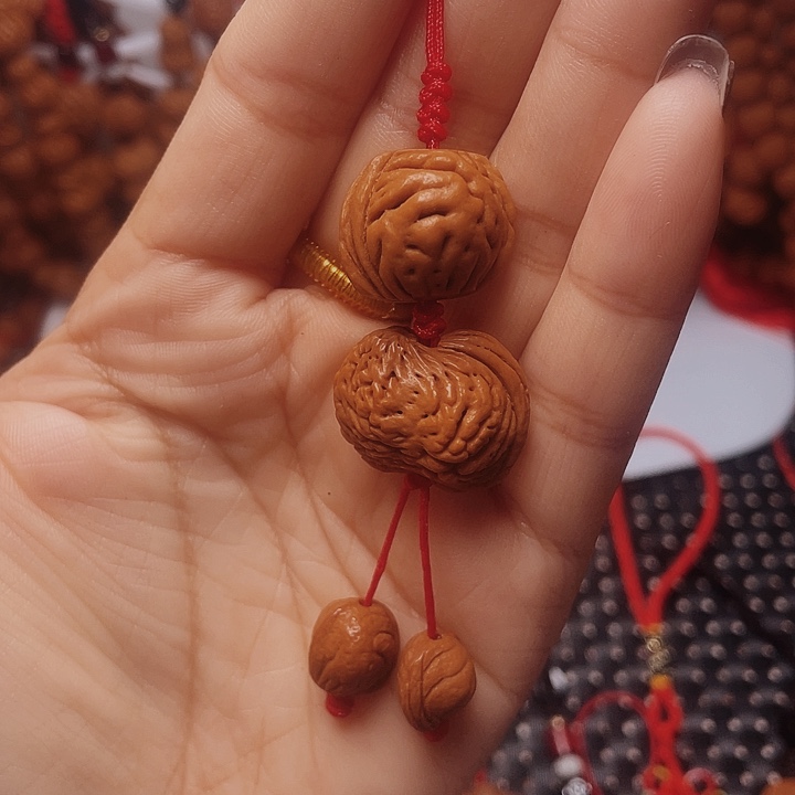 木质类龙纹桃枭挂件