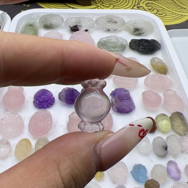 未镶嵌颈饰水晶粉水晶