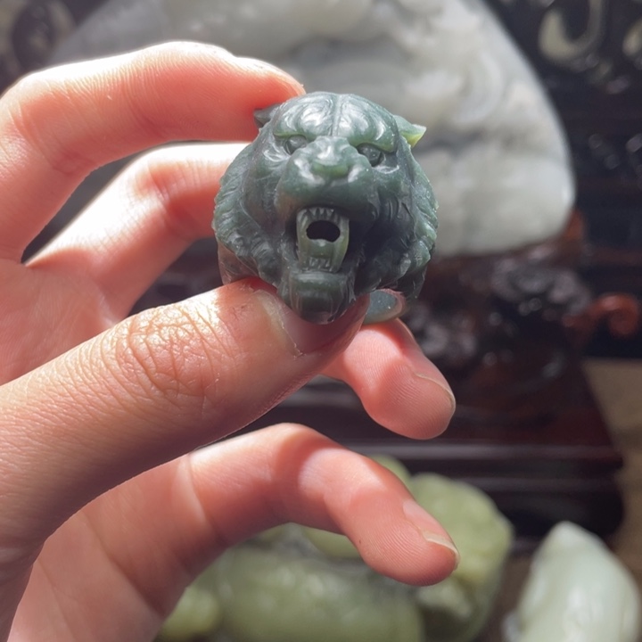 和田玉未镶嵌把件