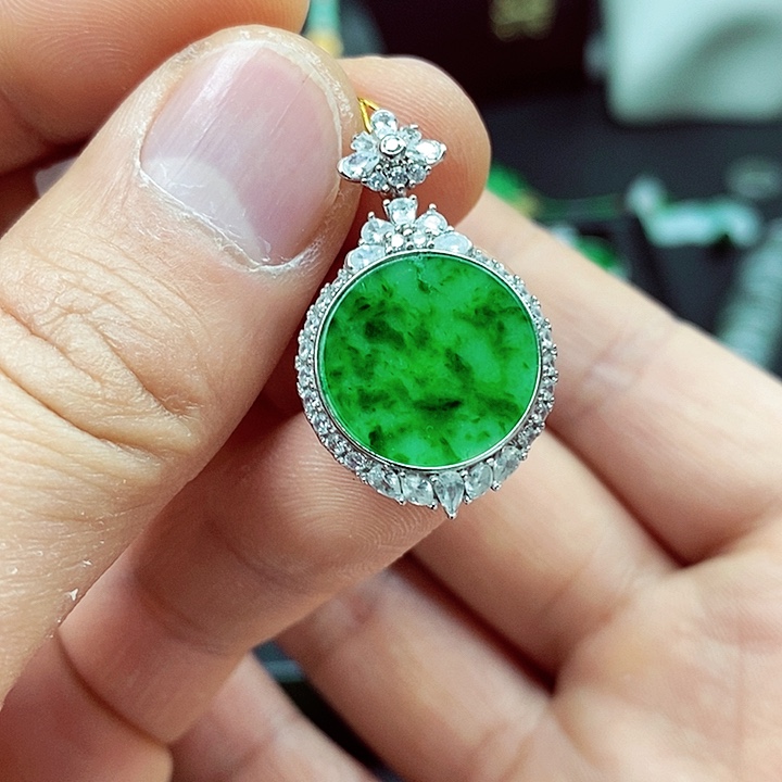 翡翠颈饰未镶嵌吊坠