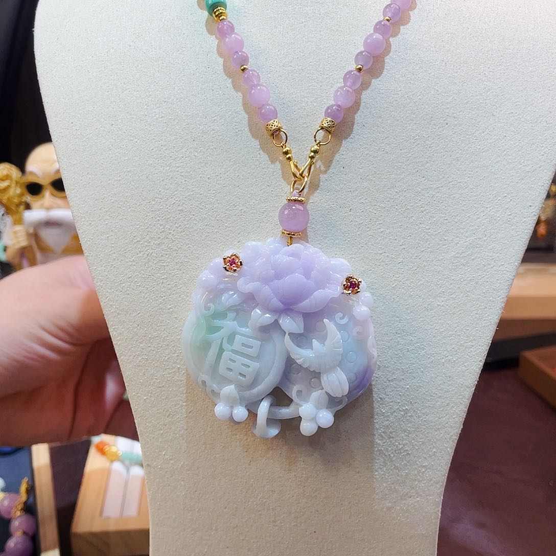 翡翠颈饰未镶嵌翡翠